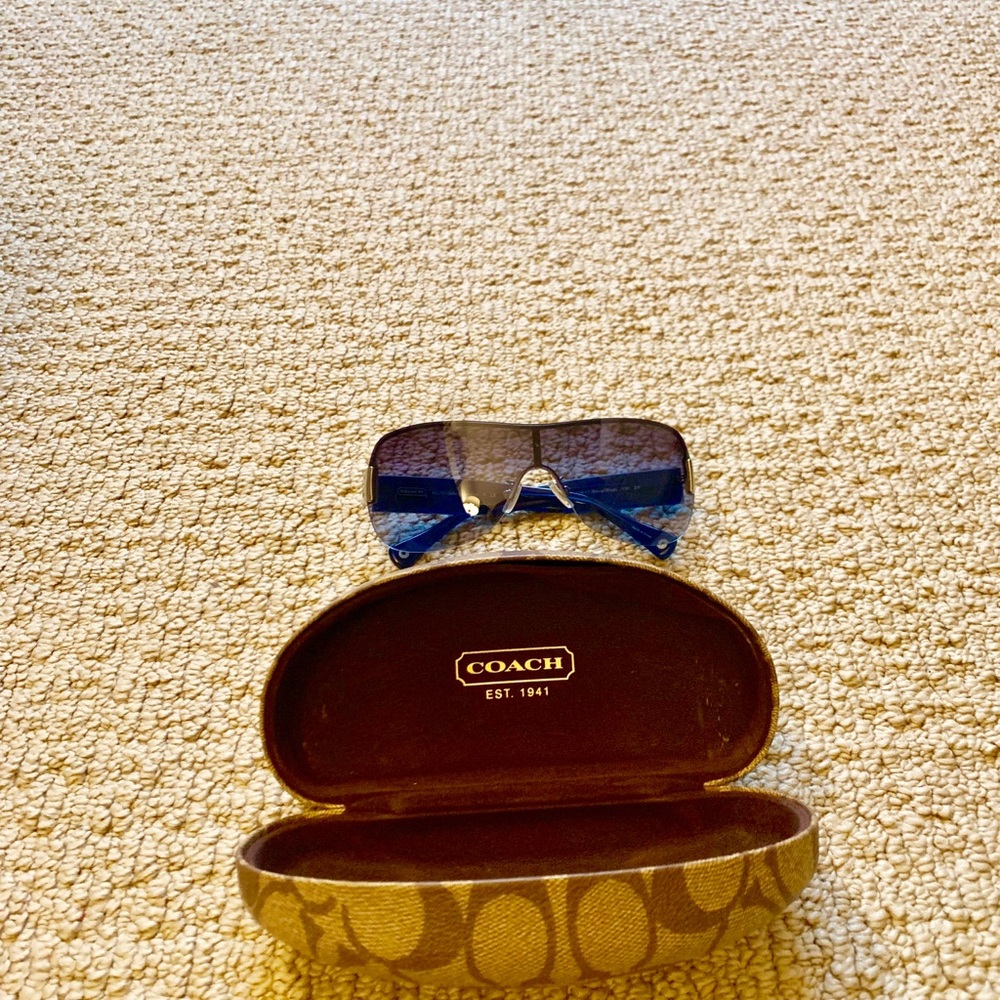 Coach women sunglasses w box. Dark blue Never worn